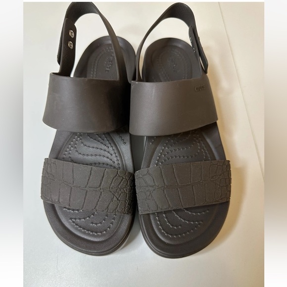 CROCS Shoes - Like New Crocs Women's Brooklyn Low Wedge Sandals Size 7 Dark Brown Textured